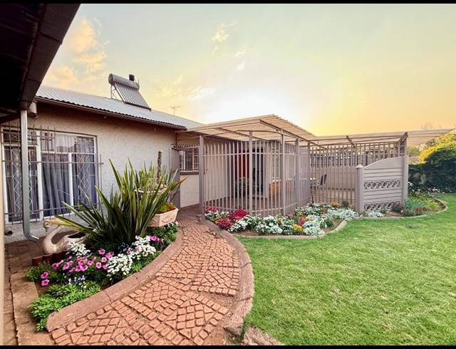 3 BEDROOM HOUSE FOR SALE IN VANDERBIJLPARK CW 5